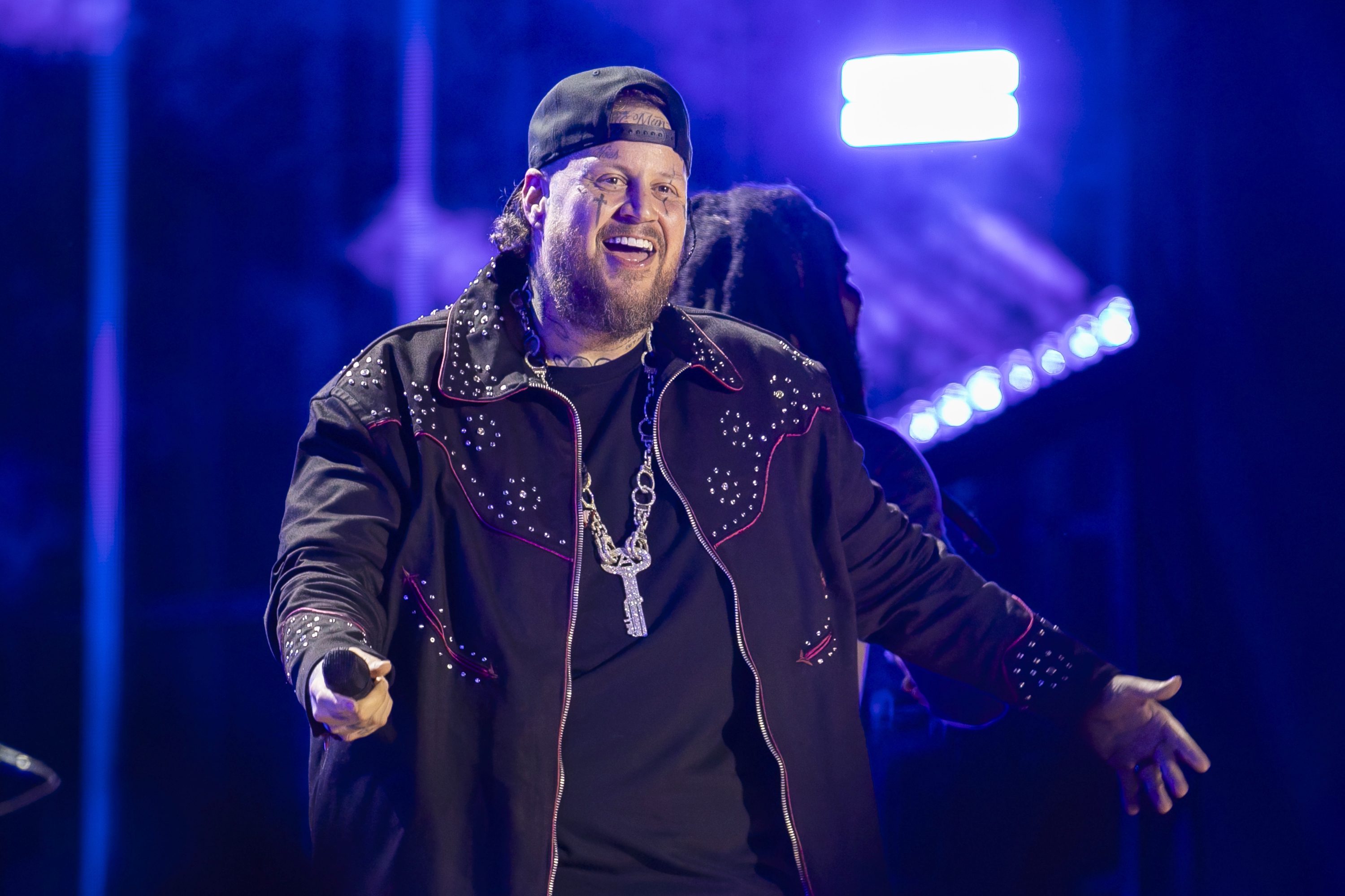 Jelly Roll Reveals New Look After Weight Loss & Shaves Beard