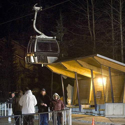 Whistler reopens after ice causes gondola tower collapse - image