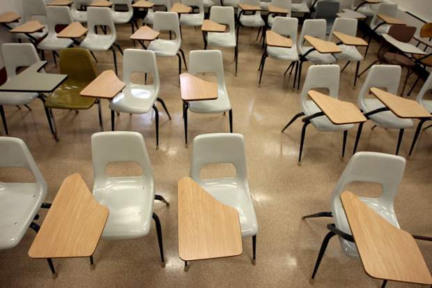Report reveals gender gap in university professor salaries - image