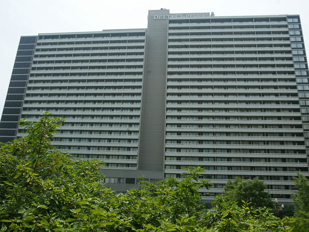 Workers at Delta Chelsea hotel go on strike - image