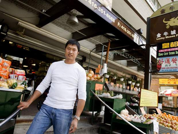 Vigilante shopkeeper back in Toronto court - image