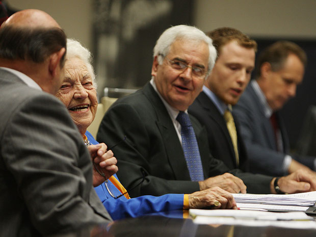 Mississauga mayoral rivals gang up on McCallion - image