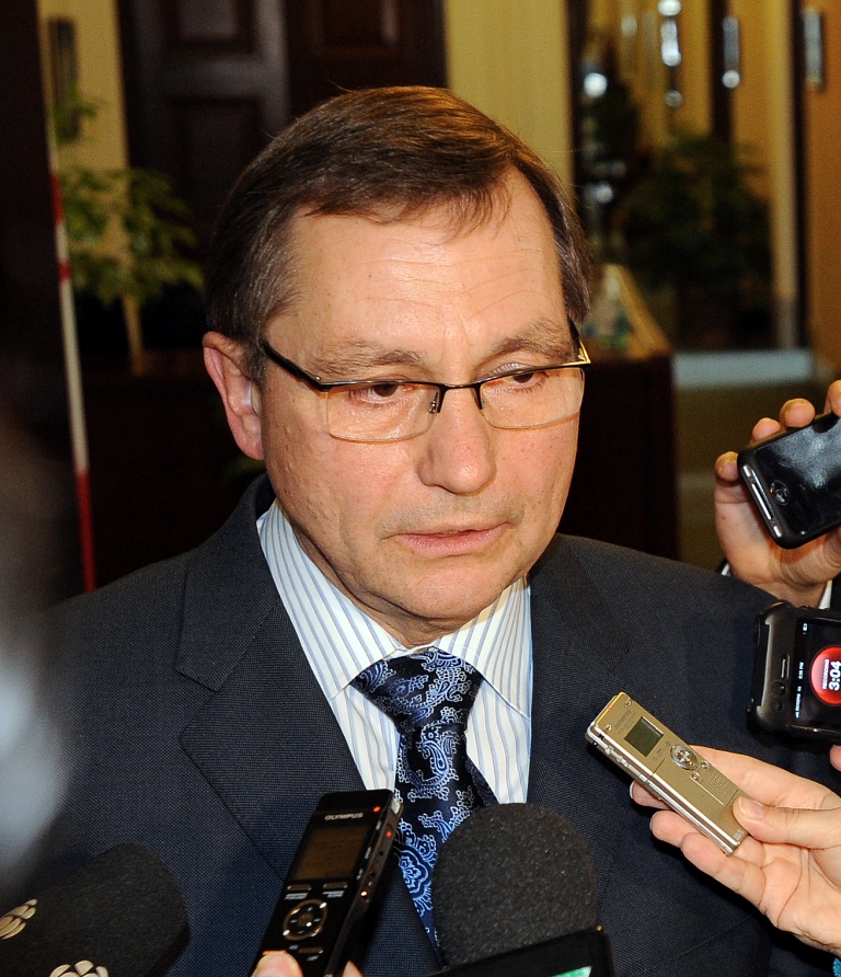 Alberta Premier Ed Stelmach promises public input on future health changes - image