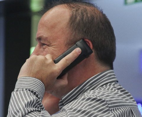 Listing cell phone numbers - image