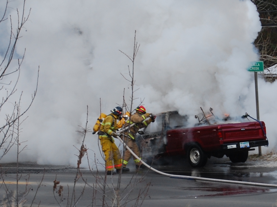 Truck catches fire at side of road near Keremeos | Globalnews.ca