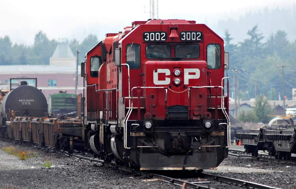 CN Rail, CP workers vote in favour of strike - image