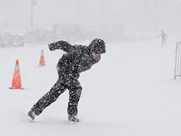 Large donation given to keep oval in Halifax - image