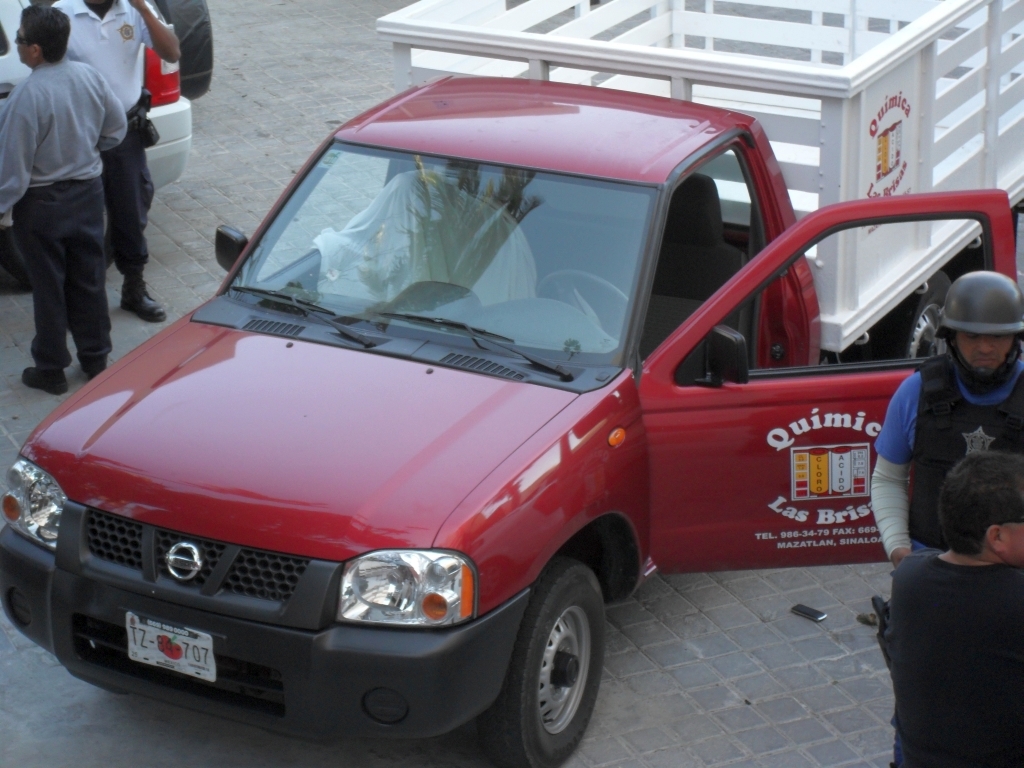 Vernon family flees Mazatlan after gang assassination - image