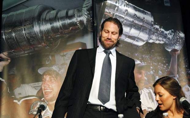 Peter Forsberg retiring after latest comeback lasts just two games with Avs | Globalnews.ca