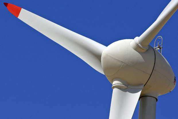 Repairs underway for cracked wind turbines - image