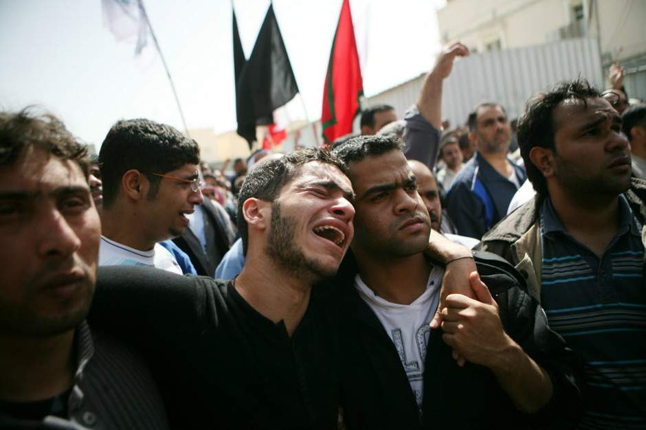 Violence erupts near Bahrain’s royal palace - image