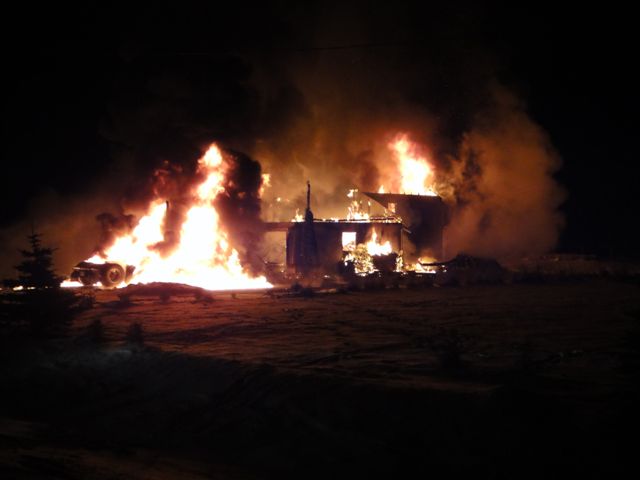 Six businesses destroyed in early morning fire | Globalnews.ca