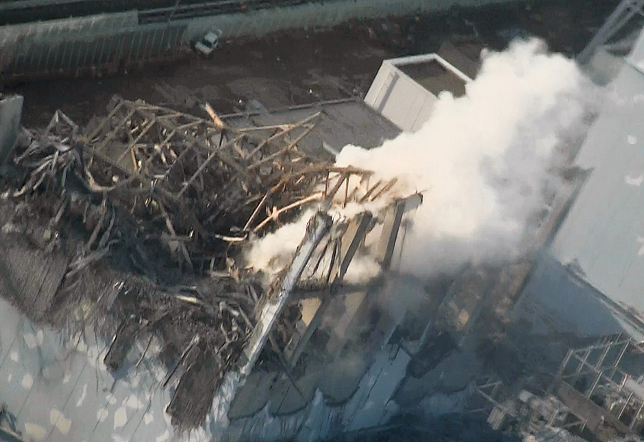 Helicopters douse Japan’s stricken reactor - image