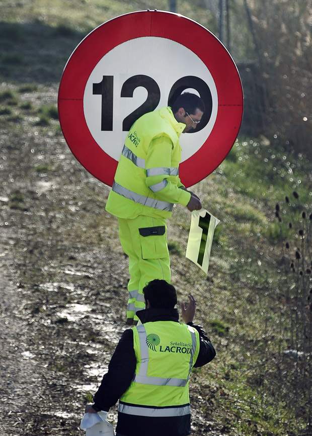 Spanish drivers slow down under new speeding law designed to combat Libya oil chaos - image