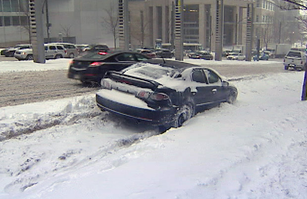 Snow removal in full swing throughout Montreal - image