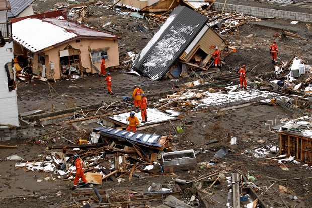 As hope fades for finding tsunami survivors, Japan battles to keep elderly alive - image