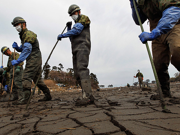 Japan launches massive search for bodies of those killed in tsunami - image