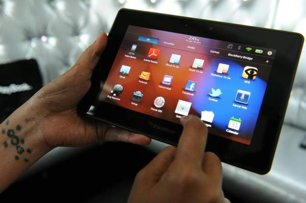 BlackBerry PlayBook hits stores in Canada - image