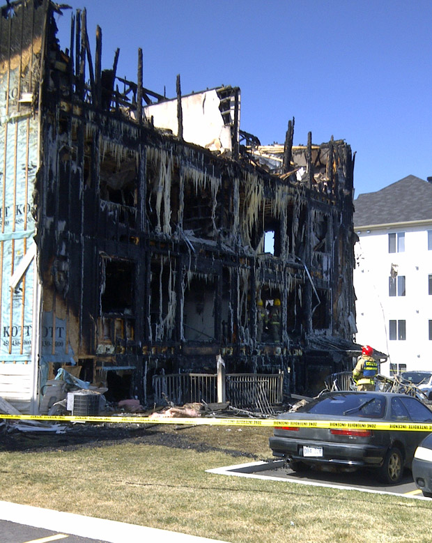 Fire destroys condo building in Vaudreuil-Dorion - image