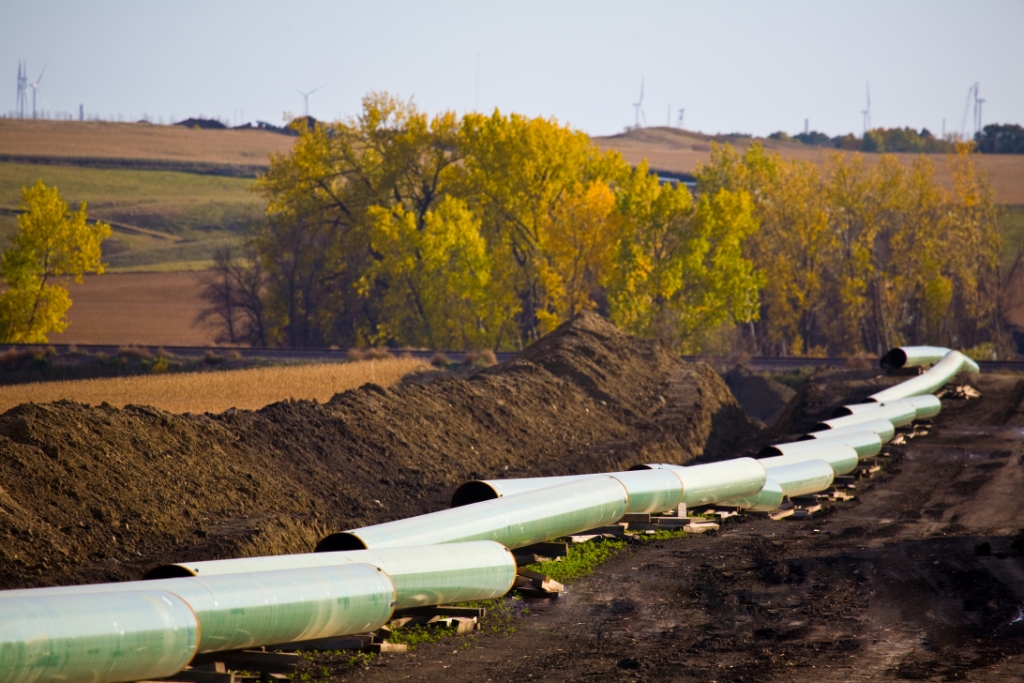 TransCanada Corp. says its $800-million Northern
Courier pipeline proposal has been given the green light by the
Alberta Energy Regulator.
