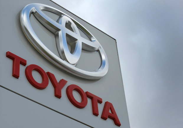 Toyota is using real-time traffic information from 700,000 Toyota vehicles on Japanese roads to offer what it calls a "big data" service to local governments and businesses that helps drivers during disasters.
