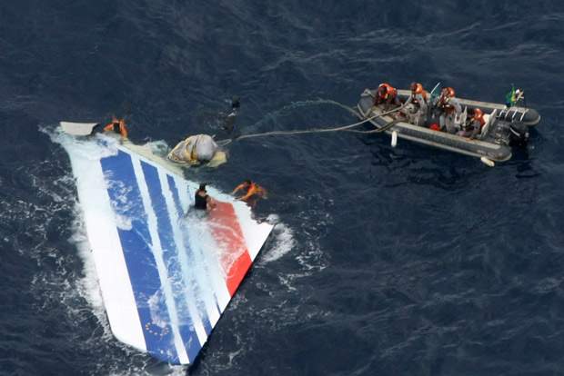 Bodies, debris located from Air France crash - image