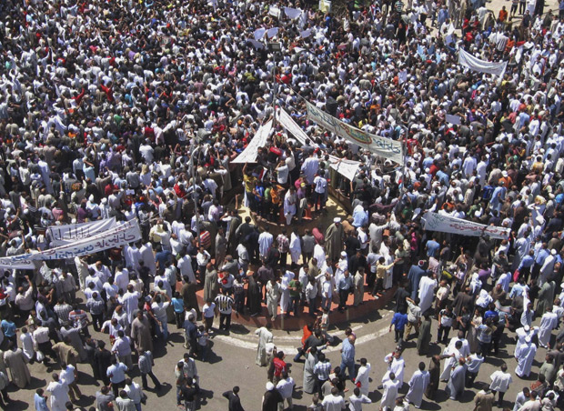 Tens of thousands rally against Christian governor in Egypt - image