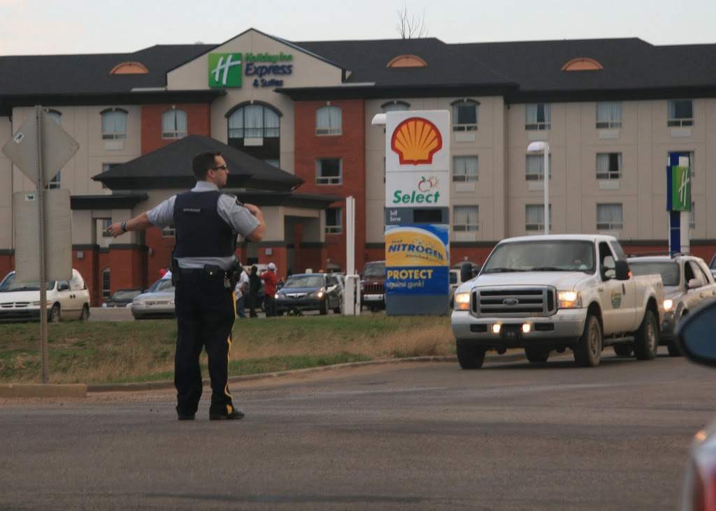 Slave Lake fire evacuees question province’s emergency warning system - image