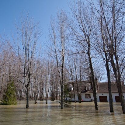 Soldiers arrive in towns southeast of Montreal to help with floods - image