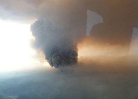 Wildfires burn near Fort McMurray, Fort McKay - image