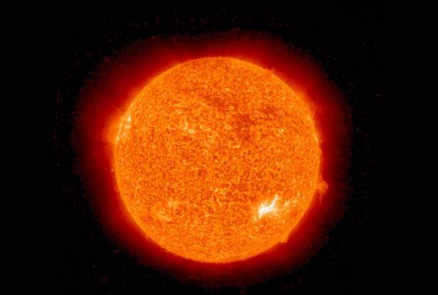 Solar storms expected to peak in 2013 with potentially devastating effect: US official - image