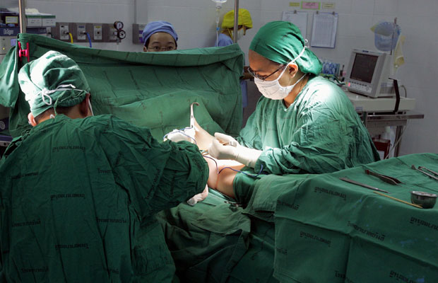 Toronto surgeon found incompetent after liposuction patient dies - image
