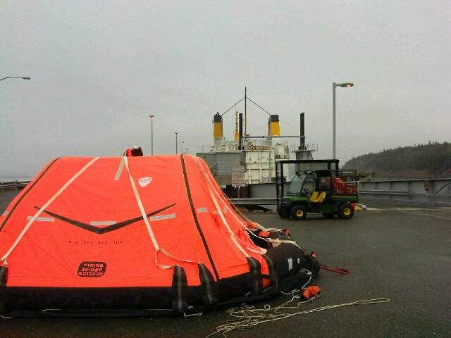 Ferry from Grand Manan, N.B. runs aground - image