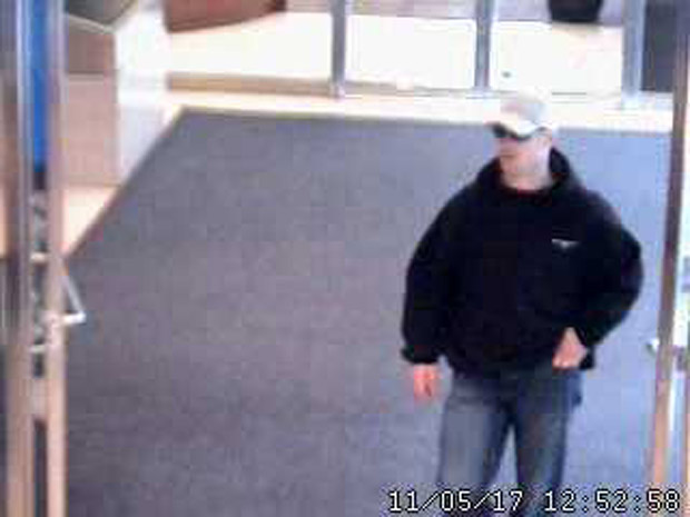 Bank robbery – Halifax police release images of suspect | Globalnews.ca
