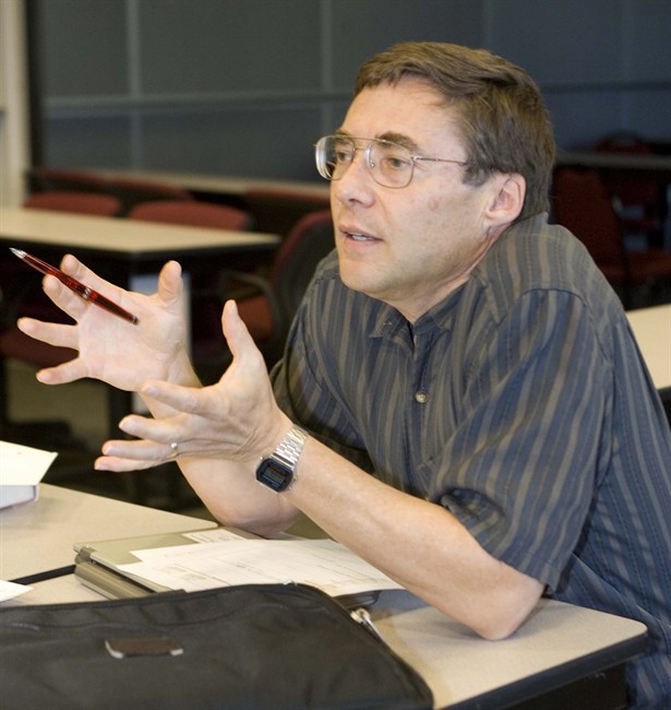Dr. Carl Wieman leads a discussion of teaching physics and other sciences with professors from Colorado University in Boulder, Colo., Wednesday, Oct. 3, 2007. Physics instructors should get away from university lectures and instead engage students with an approach that involves clicker response questions, small group tasks and class discussion, says Nobel prize winner Carl Wieman. THE CANADIAN PRESS/AP-Will Powers.