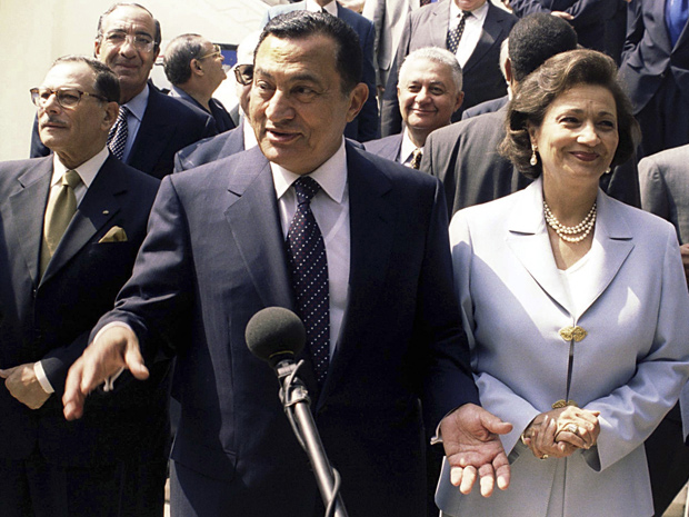 Authorities detain Suzanne Mubarak, wife of deposed Egyptian leader - image