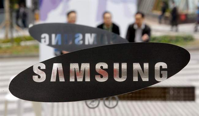 People take a rest outside Samsung Electronics Co. headquarters in Seoul, South Korea, April 29, 2011. THE CANADIAN PRESS/AP, Lee Jin-man.