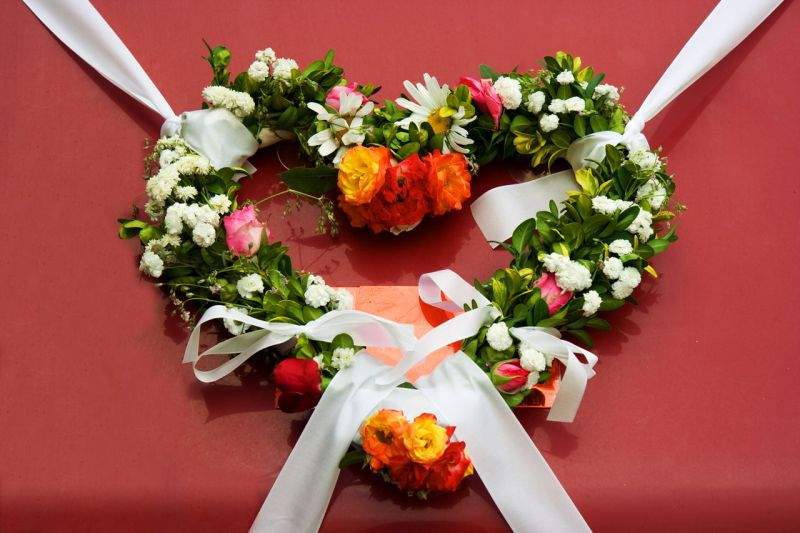 RCMP investigate fraud allegations against wedding decorator - image