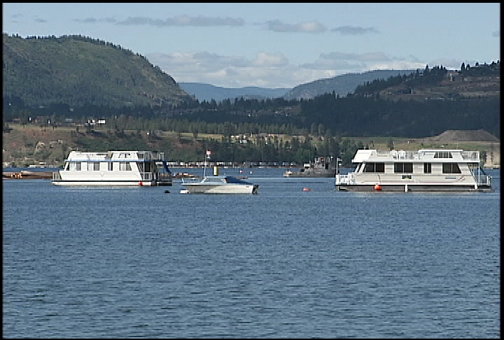 Dispute over houseboats in Okanagan Lake - image