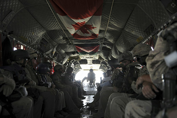 Canadian troops formally hand over Kandahar battlefield to U.S. forces - image