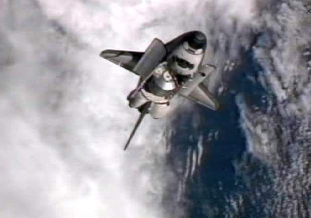 Shuttle astronauts bid historic goodbye to space station crew - image