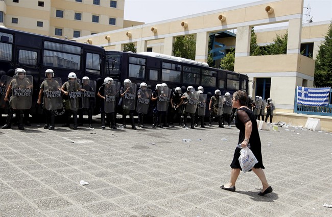 Greek Taxi Drivers Vow To Continue Strike During Peak Of Vital Tourist Season Globalnews Ca