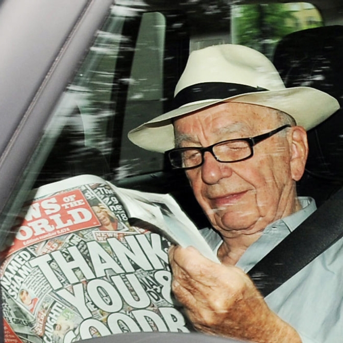 Rupert Murdoch’s car mobbed by photographers near Parliament ...