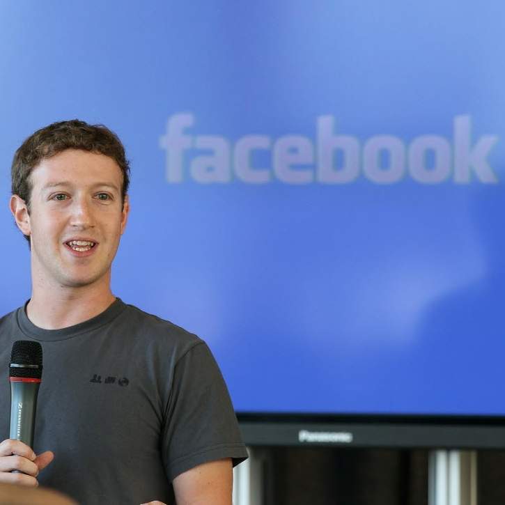 Facebook rolls out group chat, Skype-powered video calling features - image