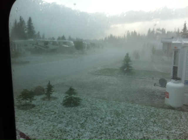 Tornado warning for Sundre, Olds, Didsbury; reports of golf-ball size hail - image