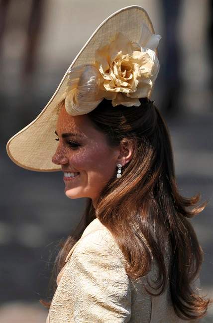Britain's Catherine, Duchess of Cambridge, arrives for the wedding between Zara Phillips, granddaughter of Britain's Queen Elizabeth II, and England rugby star Mike Tindall, at Canongate Kirk in Edinburgh, Scotland, Saturday, July 30, 2011. (AP Photo/Dylan Martinez, pool).