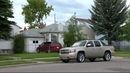 Calgary Police surround Bowness home following domestic dispute - image
