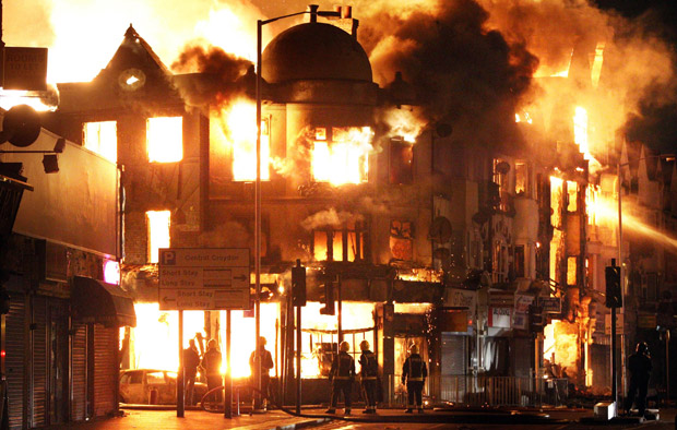 Britain set ablaze as unrest sweeps through UK cities - image
