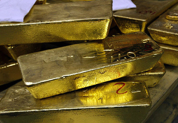 Gold prices top US$1,700 per ounce for first time - image