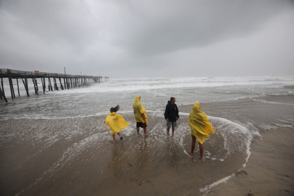 Hurricane Irene brings rain, heavy seas to East Coast; forecasters expand warning area - image